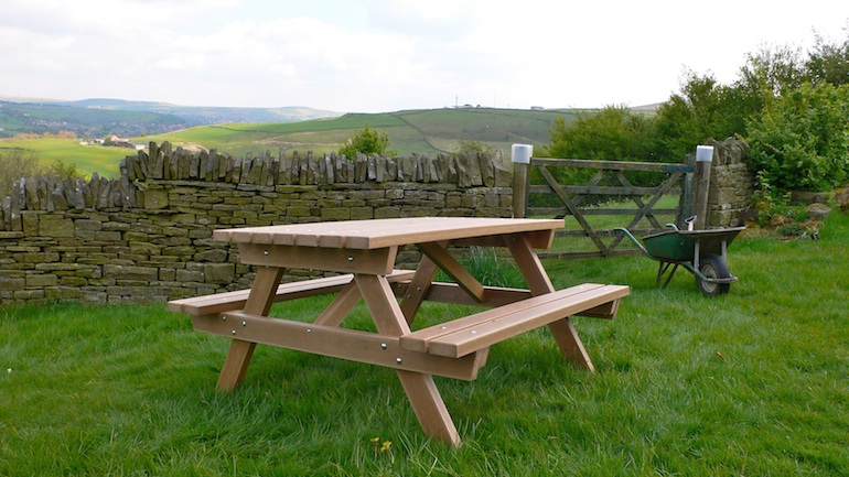 Recycled Plastic Wood Picnic Table