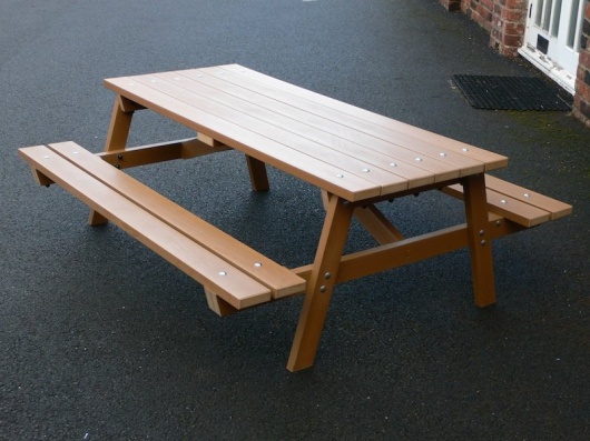 Recycled Plastic Children's Picnic Table | Thames Delux