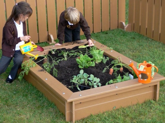 Delux Raised Bed (L)1.4 x (W)1m x 260mm with Seat Surround